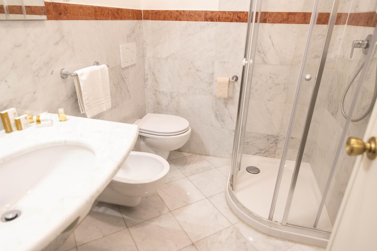 Bathroom 13