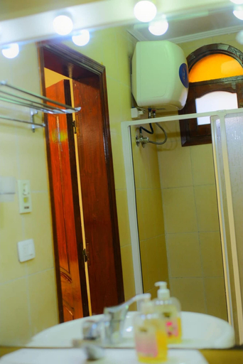 Bathroom 4, Sofia Guest House, Luxor