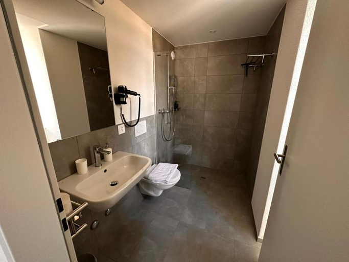 Bathroom 4, Aparthotel Krone - Self Check-In, Interlaken
