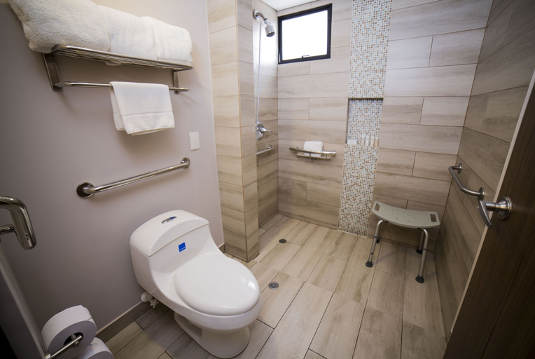 Bathroom 4, Embassy Suites by Hilton Bogota - Rosales, Santafé de Bogotá