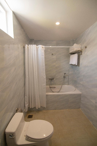 Bathroom 25