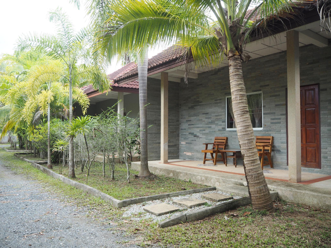 Exterior 13