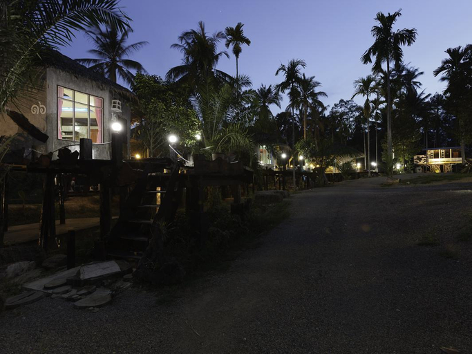 Exterior 4