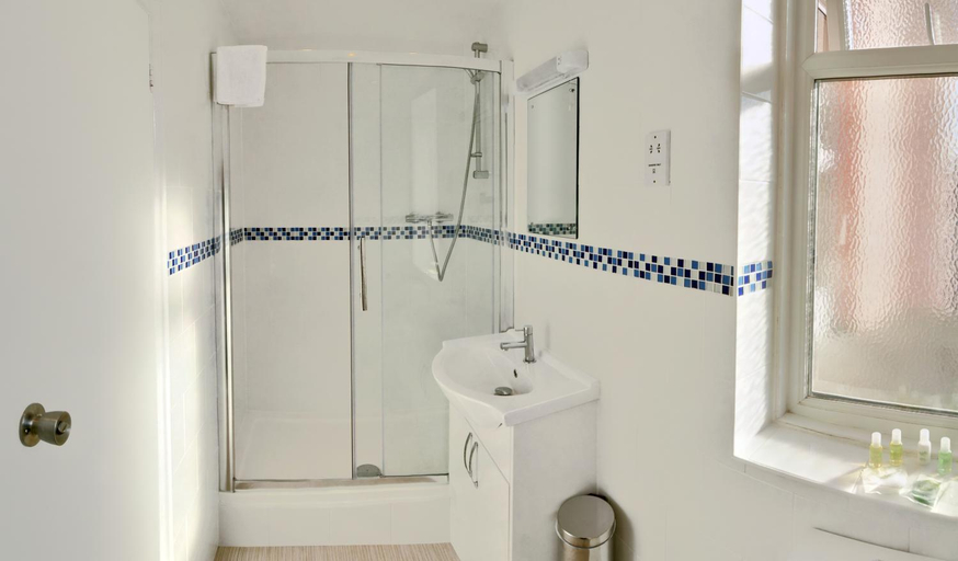 Bathroom 2, Cavendish Central Bournemouth, Poole
