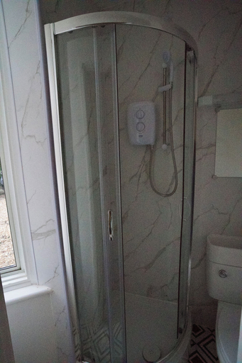 Bathroom 3, Gatwick Birchwood Lodge, Surrey