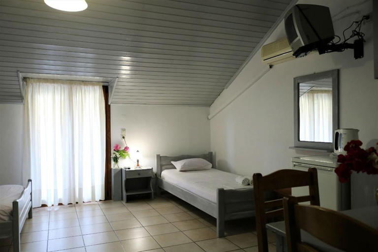 Others 3, Hotel Akropolis, Epirus