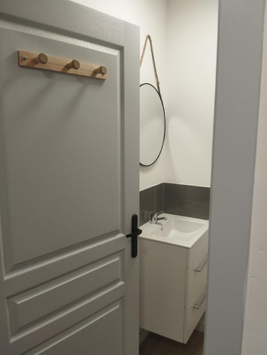 Bathroom 4, ALBICASA appart hotel, Tarn