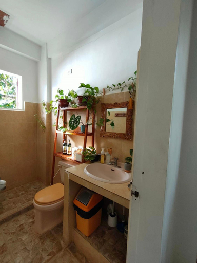 Bathroom 3, Sea Me, Ginatilan