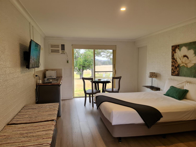 Bedroom 2, Vacy Hunter Valley Lodge, Dungog