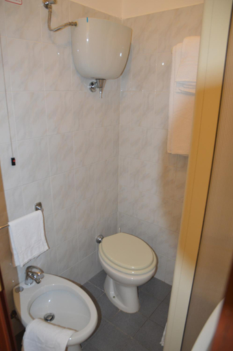 Bathroom 4, Hotel Virgilio, Vibo Valentia
