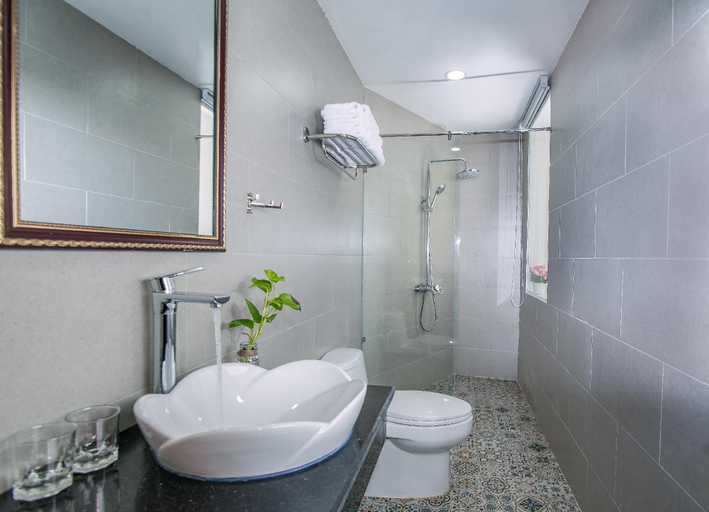 Bathroom 3, Ngoc Lan Hotel Da Nang, Da Nang