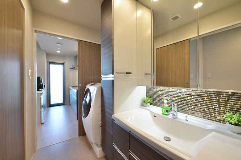 Bathroom 3, Branchera naha akebono premist R68, Naha