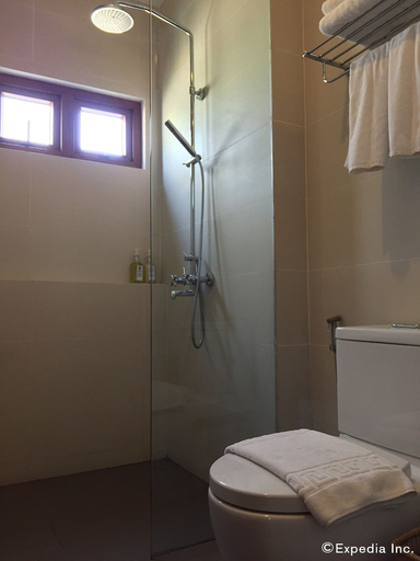 Bathroom 3, The Funny Lion, Coron