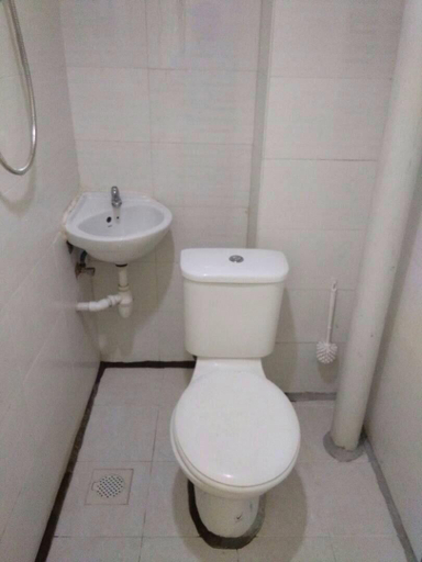 Bathroom 13