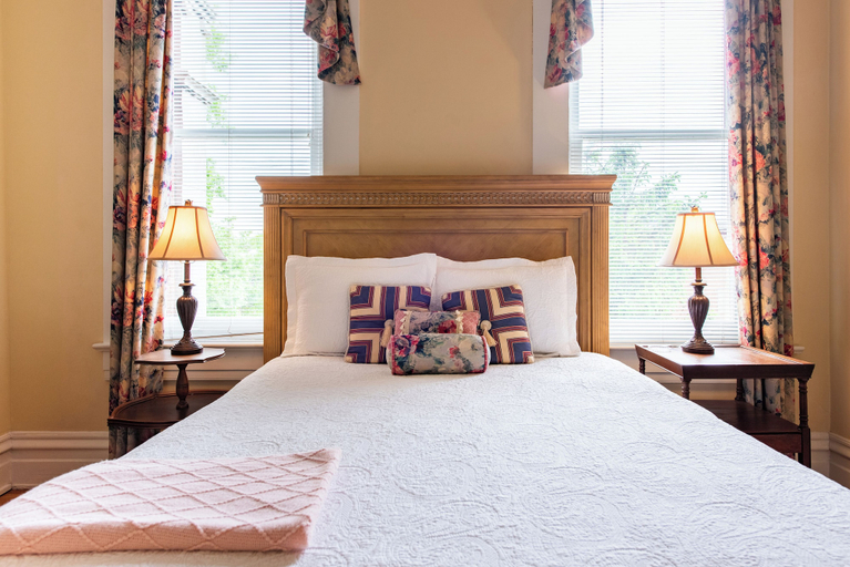 Bedroom 2, DuPont Mansion Bed & Breakfast, Jefferson