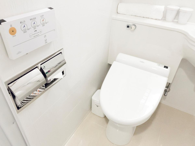 Bathroom 10