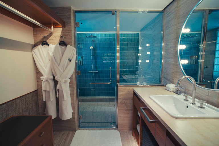 Bathroom 13