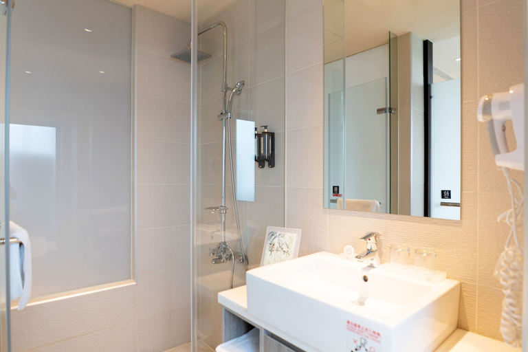 Bathroom 2, Wallsun Hotel, Taipei City