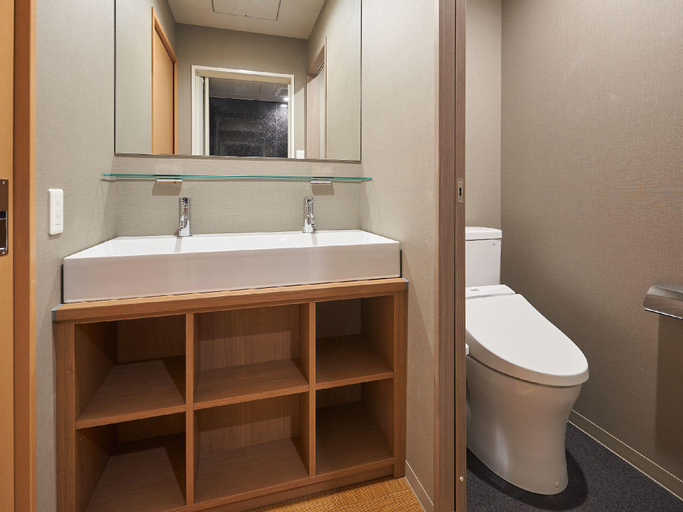Bathroom 13