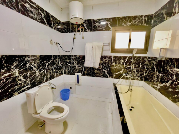 Bathroom 2, Hotel vent et maree, Wouri