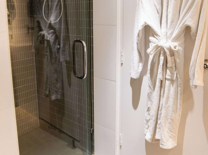 Bathroom 16