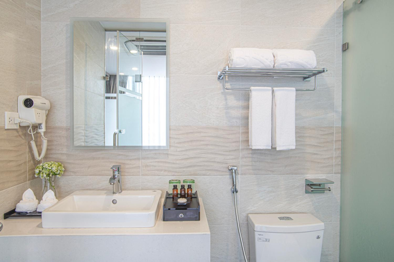 Bathroom 3, Bridge Lakeside Hotel Hanoi, Ba Đình
