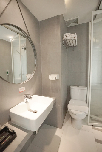 Bathroom 3, Front One Harvest Hotel Wonosobo, Wonosobo