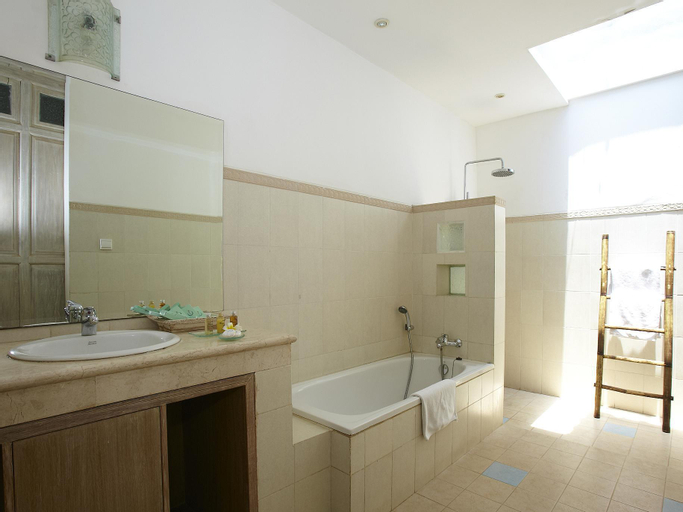 Bathroom 4