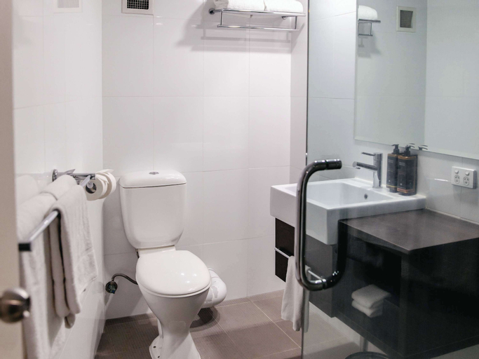 Bathroom 7