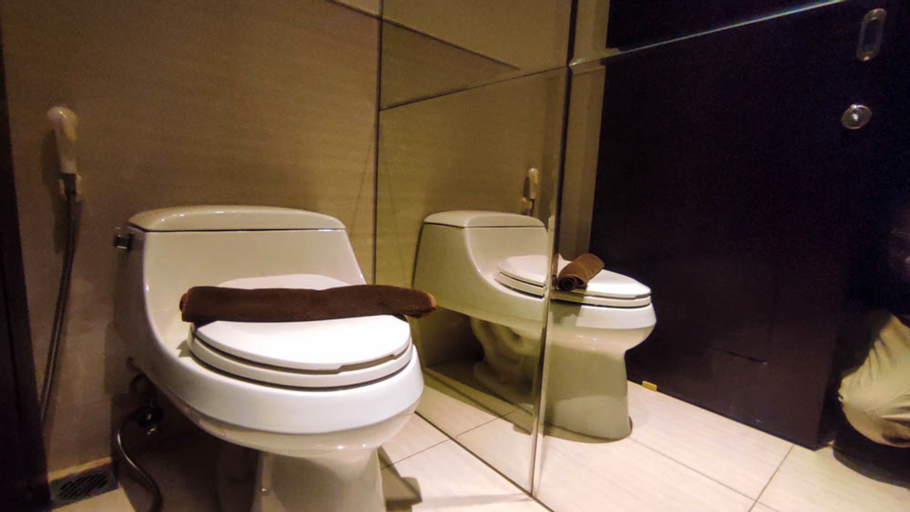 Bedroom 5, Apartment 3BR with River View in City Center at Sumatra36 Surabaya By Travelio, Surabaya