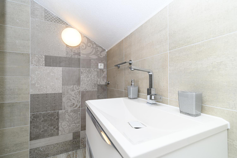 Bathroom 2, The Place Apartments Okrug Gornji, Okrug