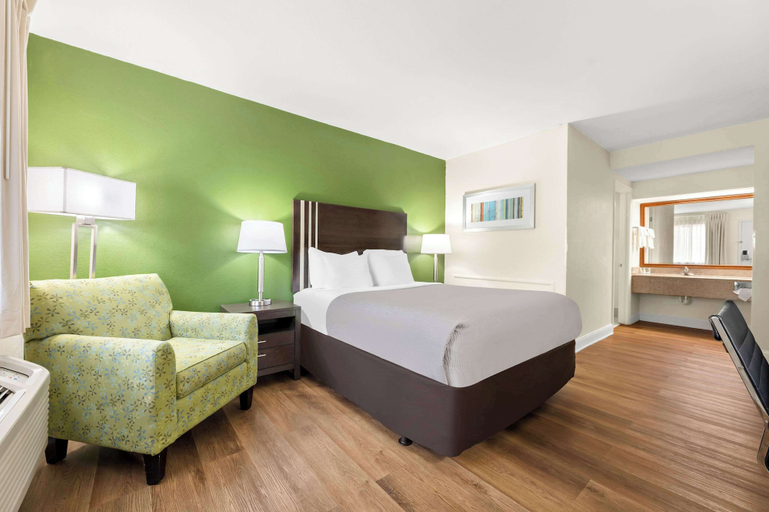 Bedroom 4, Quality Inn Pelham I-65 exit 246, Shelby