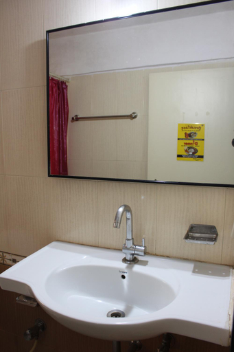 Bathroom 3, YWCA International Centre, Mumbai City