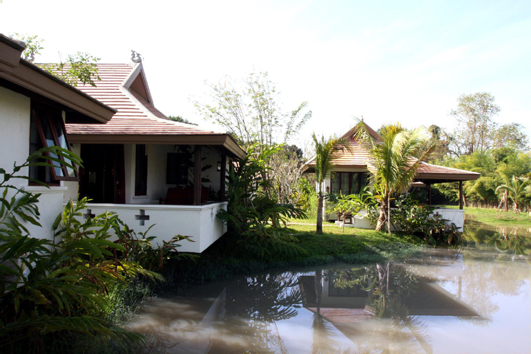 Exterior 4