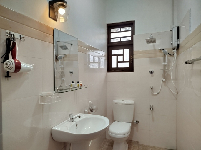 Bathroom 3, Cosy White Palace, Negombo