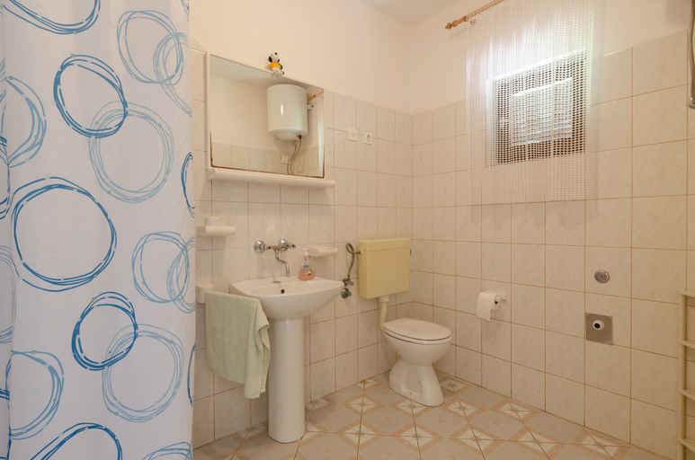 Bathroom 4, Seafront Apartments Olivera, Blato