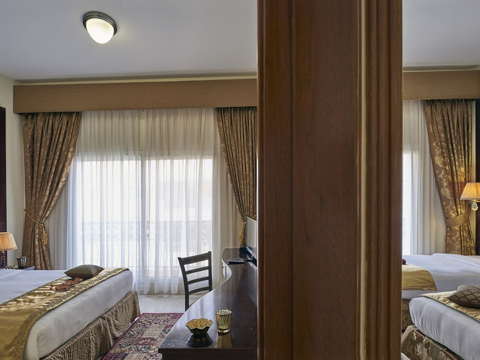 Bedroom 2, Arabian Dreams Deluxe Hotel Apartments, Dubai
