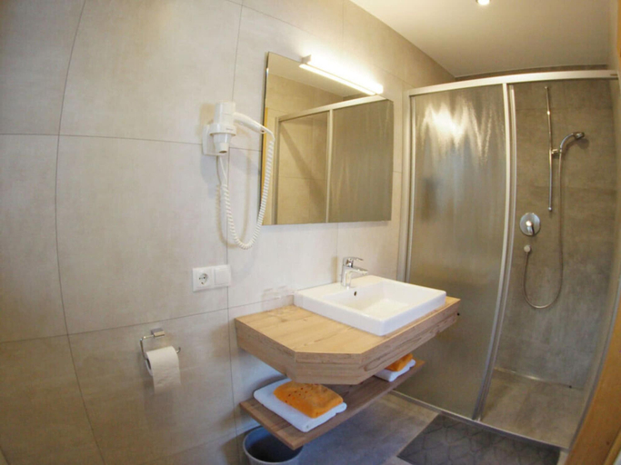 Bathroom 5, Vakantiehuis Sonneck, Schwaz