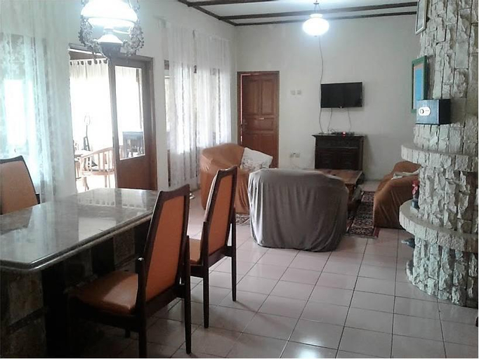 Dining Room 11