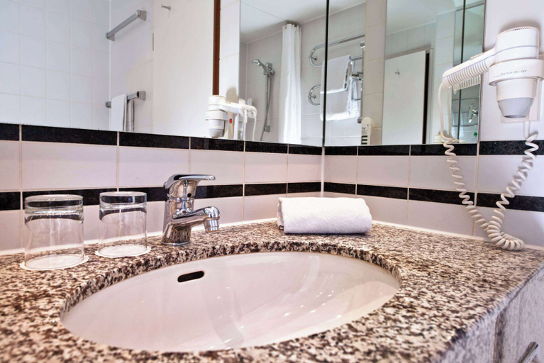 Bathroom 5, Wyndham Garden Hennigsdorf Berlin, Oberhavel