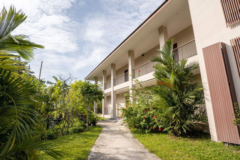Exterior 4