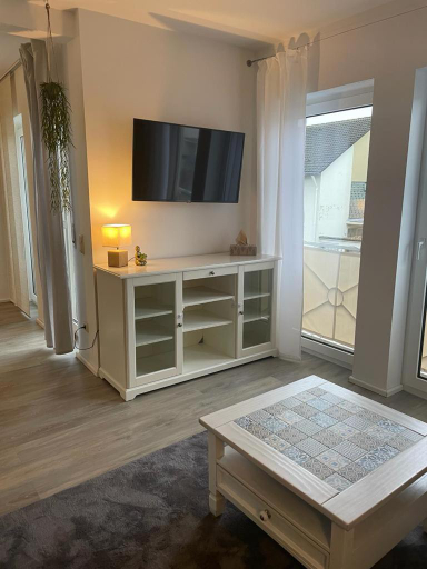 Facilities 5, Zimmer Frei 4, Wiesbaden