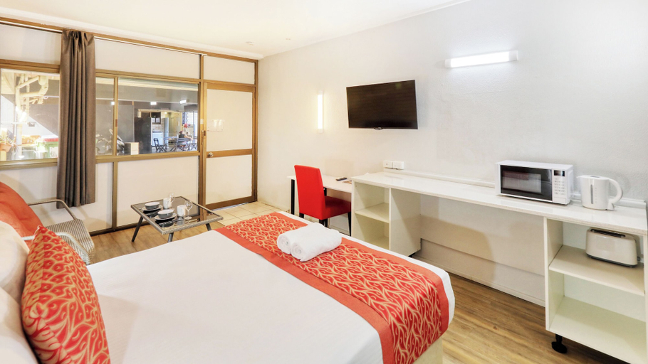 Bedroom 2, Tropical Gate Motor Inn, Rockhampton