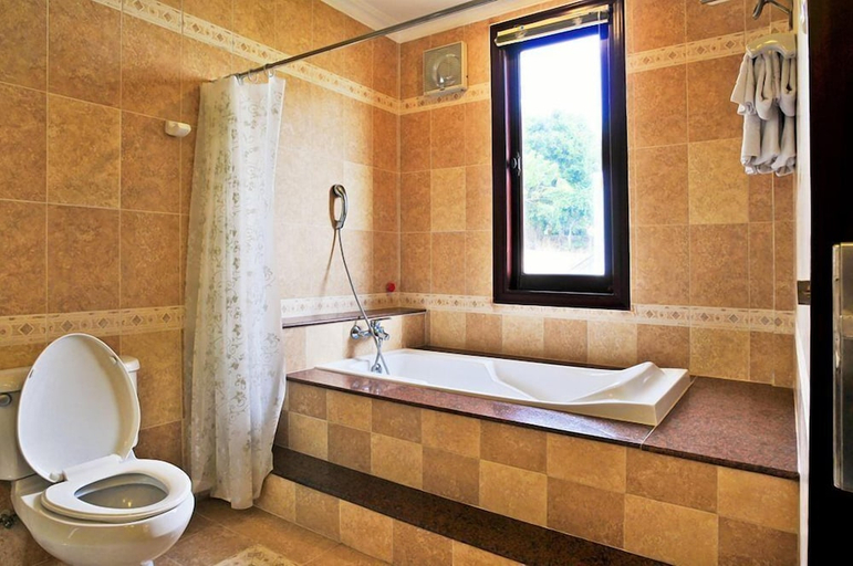 Bathroom 3, Beachfront Hotel, Vũng Tàu