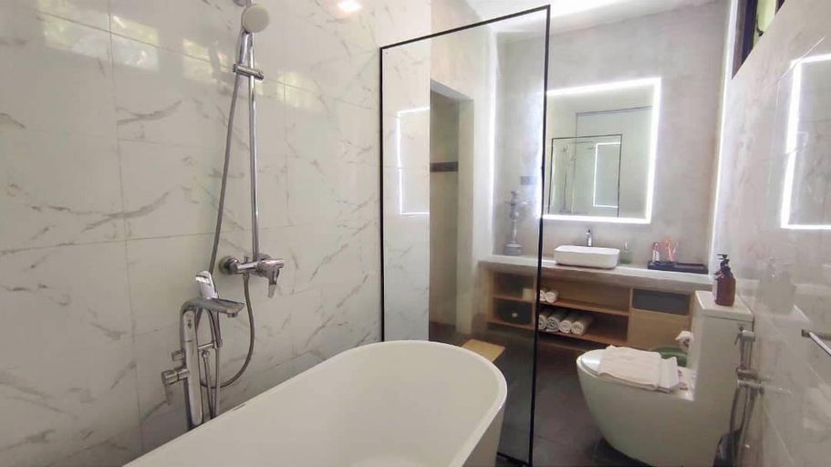Bathroom 13