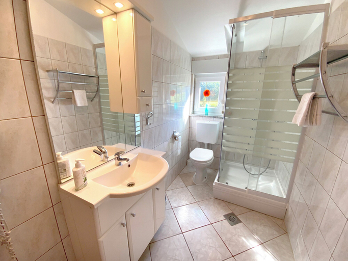 Bathroom 4, Olive House, Pag