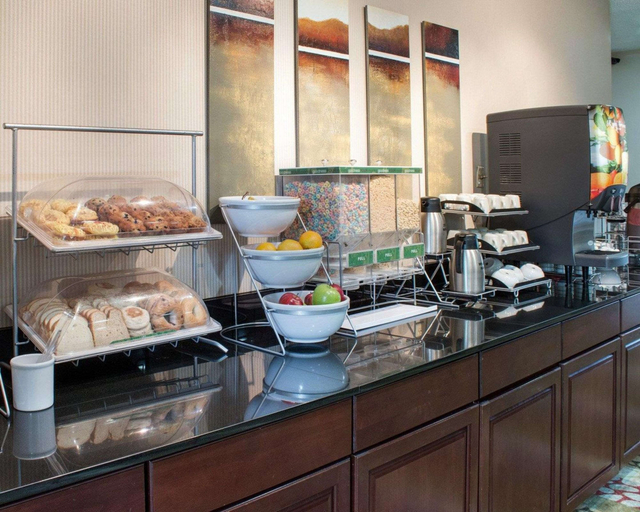 Food & Drinks 4, Comfort Suites Parkersburg South, Wood