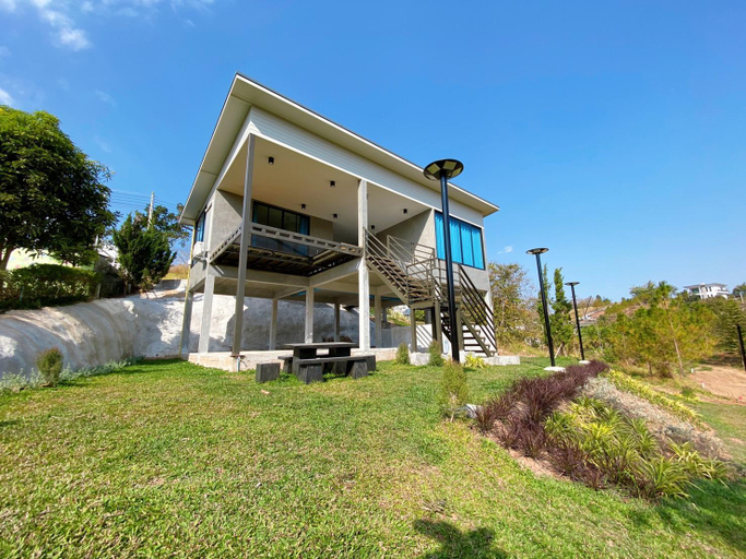 Exterior 4