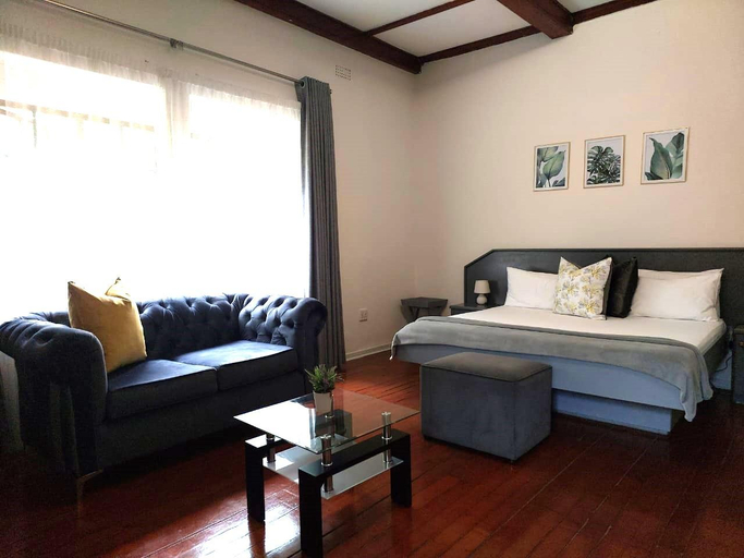 Others 5, Suite in Houghton, City of Johannesburg