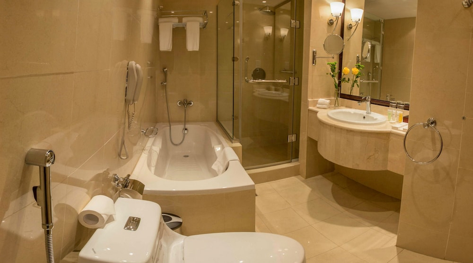 Bathroom 3, Strato Hotel By Warwick, Doha